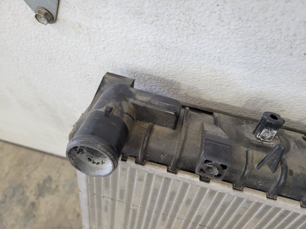 2010 CAMARO 6.2L SS RADIATOR 26K MILES 32042 - image 6