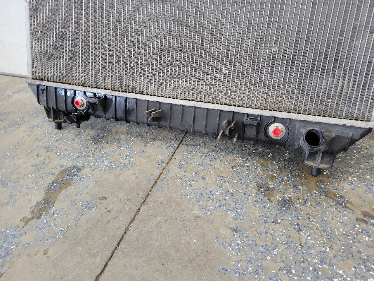 2010 CAMARO 6.2L SS RADIATOR 26K MILES 32042 - image 9