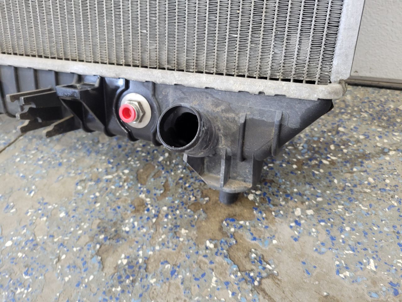 2010 CAMARO 6.2L SS RADIATOR 26K MILES 32042 - image 10