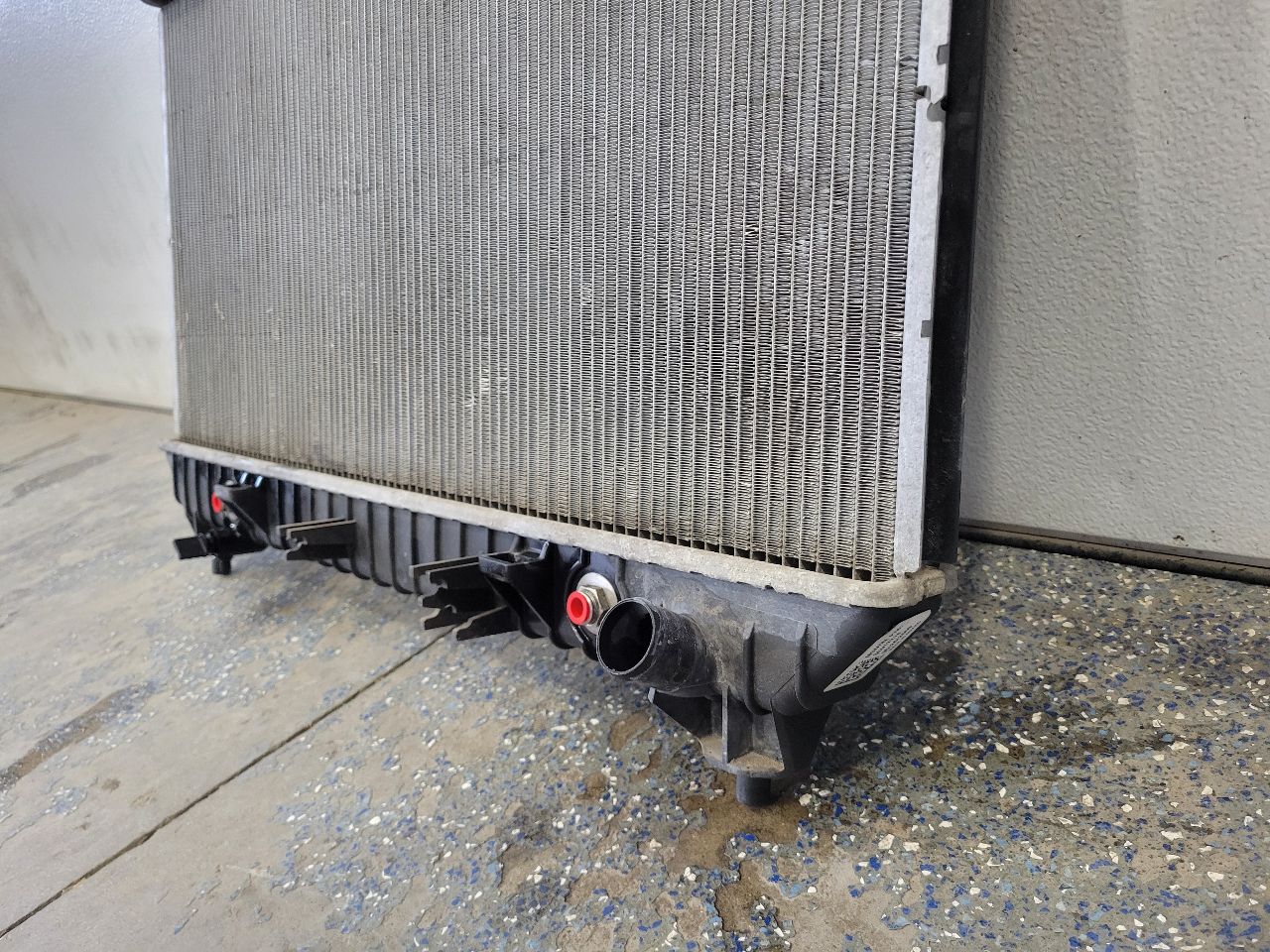 2010 CAMARO 6.2L SS RADIATOR 26K MILES 32042 - image 12