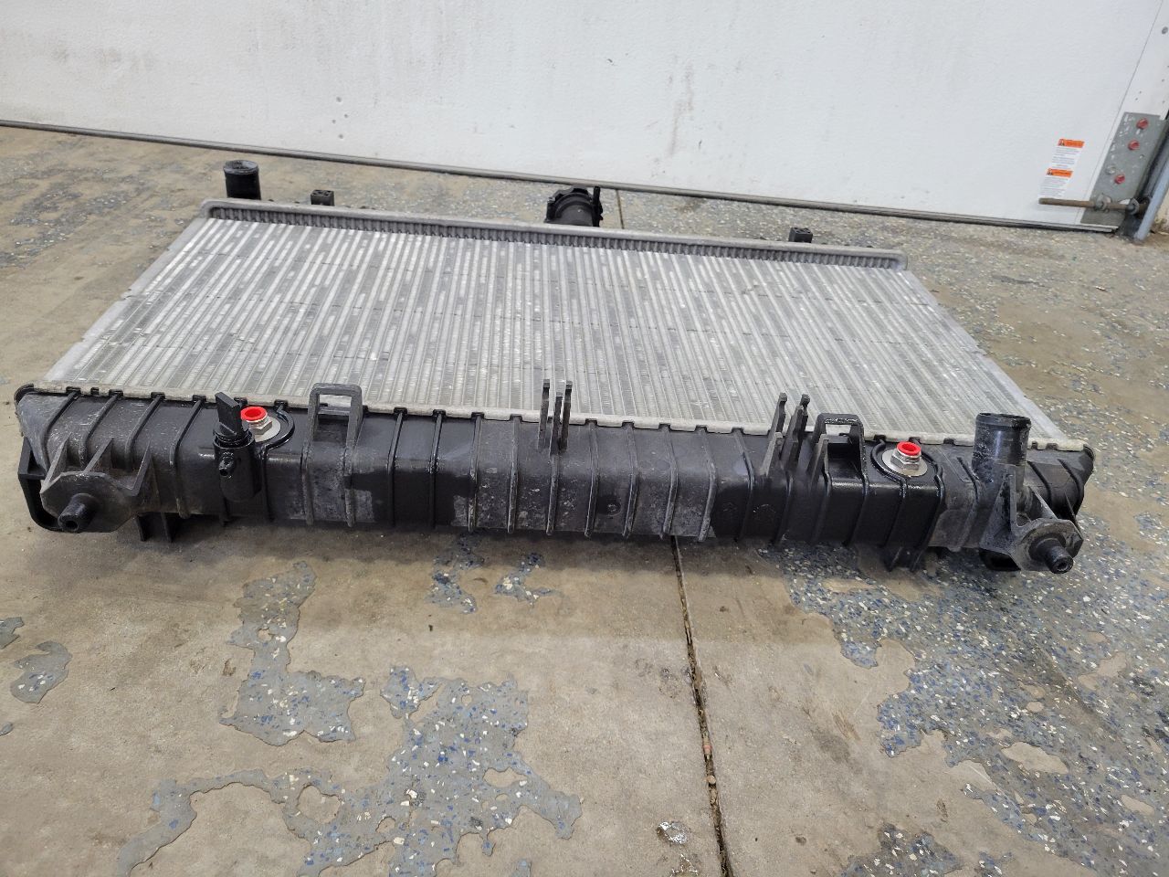 2010 CAMARO 6.2L SS RADIATOR 26K MILES 32042 - image 13
