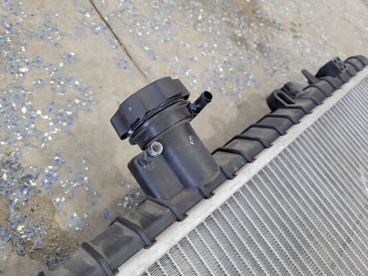 2010 CAMARO 6.2L SS RADIATOR 26K MILES 32042 - image 14