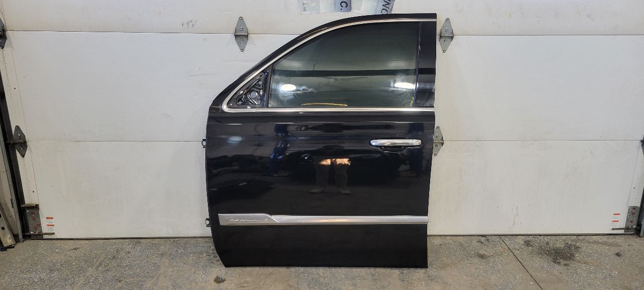 2020 ESCALAESV LH FRONT DOOR BLACK GBA CLEAN SEAM 32050 - image 1