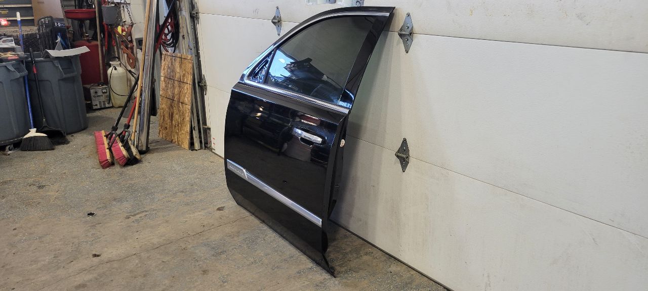 2020 ESCALAESV LH FRONT DOOR BLACK GBA CLEAN SEAM 32050 - image 2