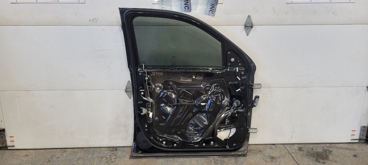 2020 ESCALAESV LH FRONT DOOR BLACK GBA CLEAN SEAM 32050 - image 6