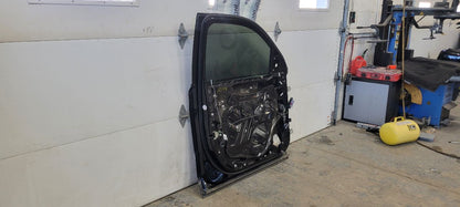 2020 ESCALAESV LH FRONT DOOR BLACK GBA CLEAN SEAM 32050 - image 8