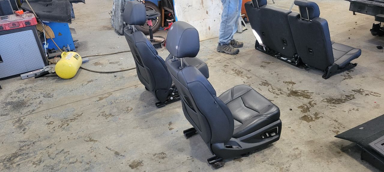 2020 ESCALAESV FRONT SEATS BLACK W/LANE KEEP ASSIST 32052 - image 6