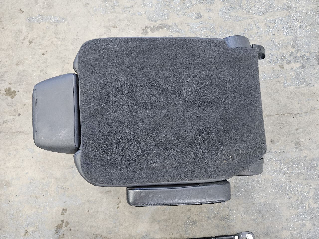 2020 ESCALAESV 2ND ROW CAPTAINS SEATS BLACK PAIR 32053 - image 15