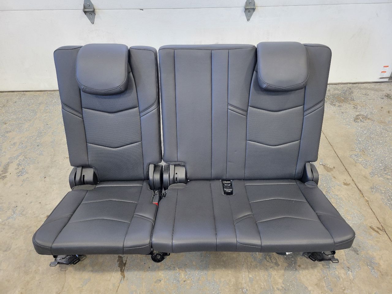 2020 ESCALAESV THIRD ROW POWER FOLDING SEAT BLACK 32054 - image 1