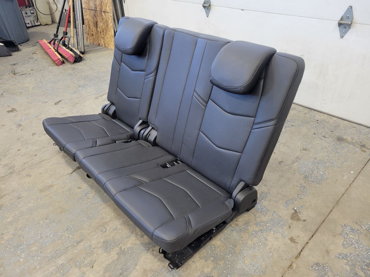 2020 ESCALAESV THIRD ROW POWER FOLDING SEAT BLACK 32054 - image 3