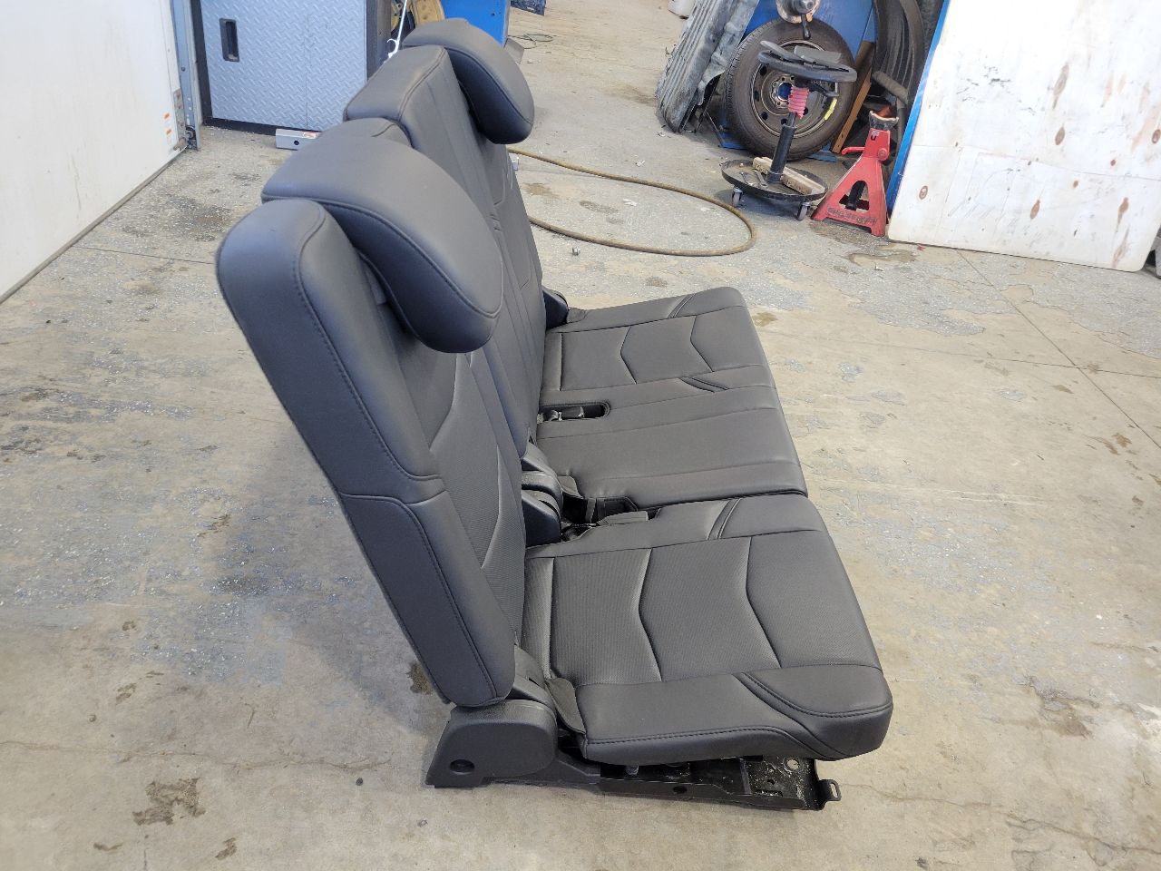 2020 ESCALAESV THIRD ROW POWER FOLDING SEAT BLACK 32054 - image 5