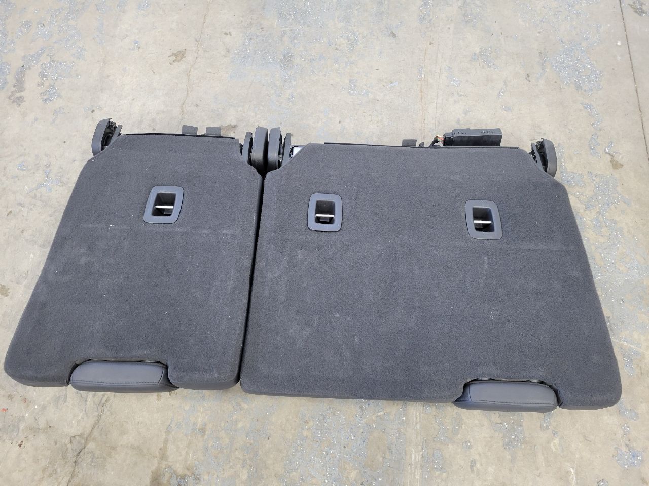 2020 ESCALAESV THIRD ROW POWER FOLDING SEAT BLACK 32054 - image 9