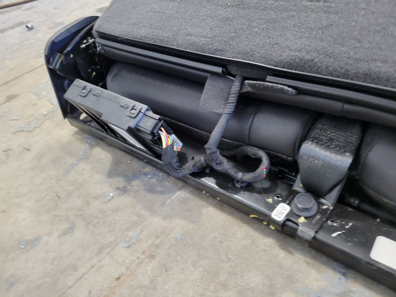 2020 ESCALAESV THIRD ROW POWER FOLDING SEAT BLACK 32054 - image 13