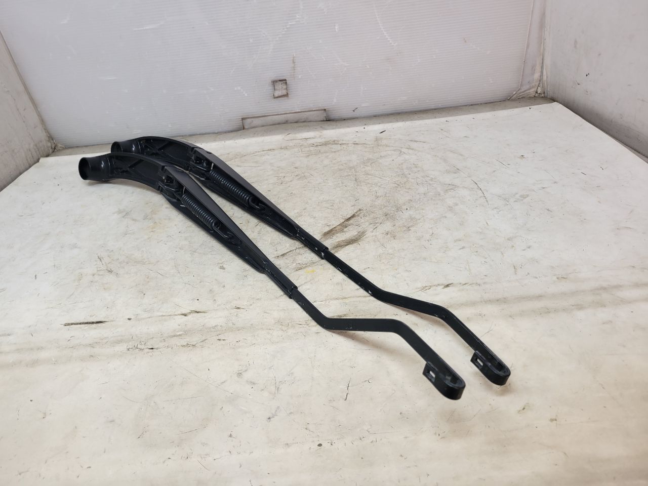 2020 ESCALAESV FRONT WINDSHIELD WIPER ARMS ARM PAIR 32071 - image 10