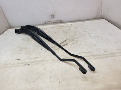 2020 ESCALAESV FRONT WINDSHIELD WIPER ARMS ARM PAIR 32071 - image 10