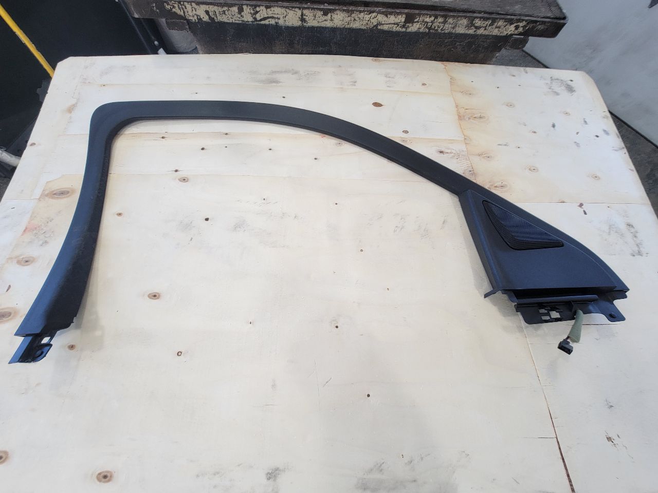 2020 ESCALAESV LH DRIVER UPPER DOOR PANEL TRIM 32078 - image 1
