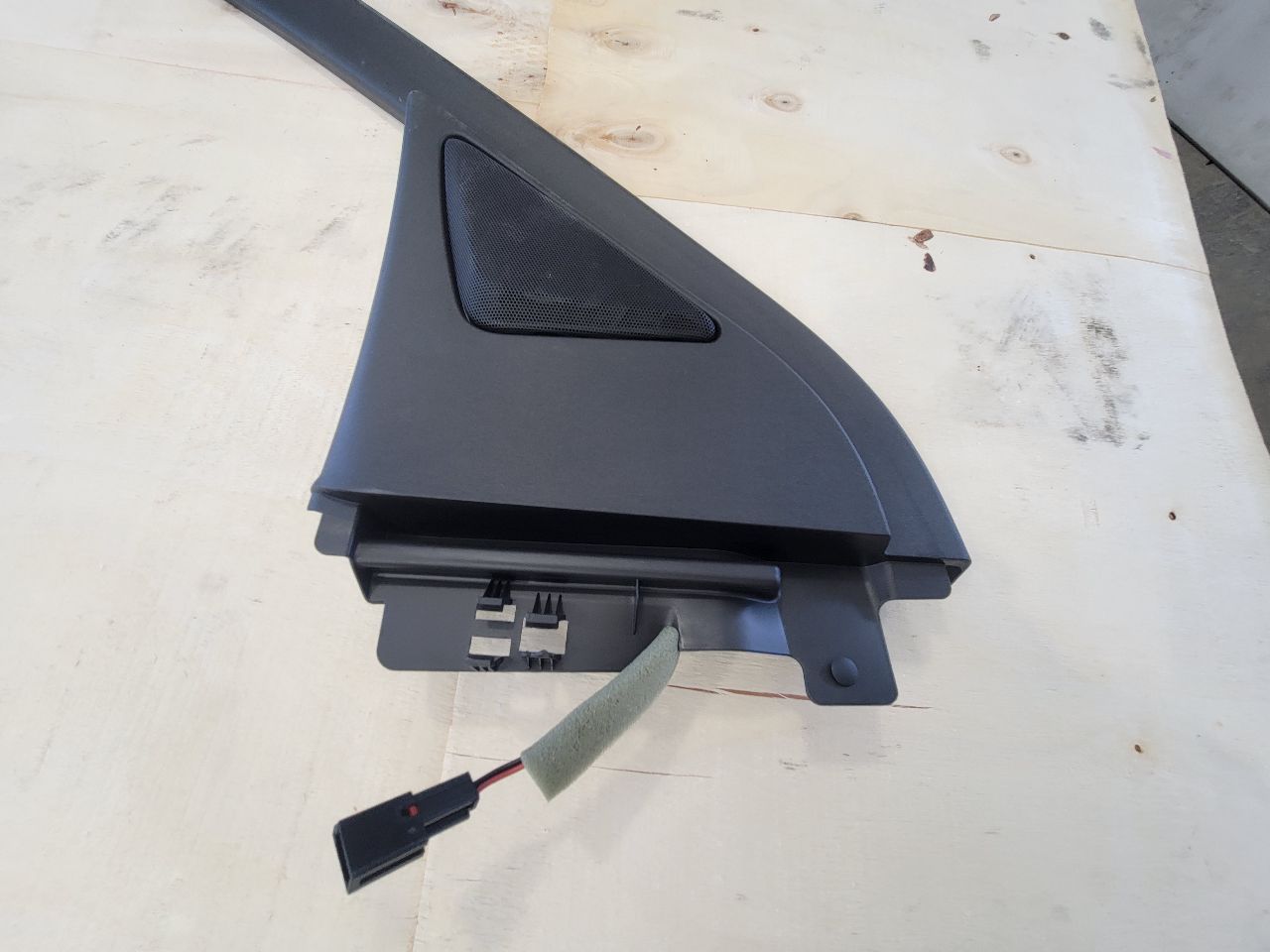 2020 ESCALAESV LH DRIVER UPPER DOOR PANEL TRIM 32078 - image 2