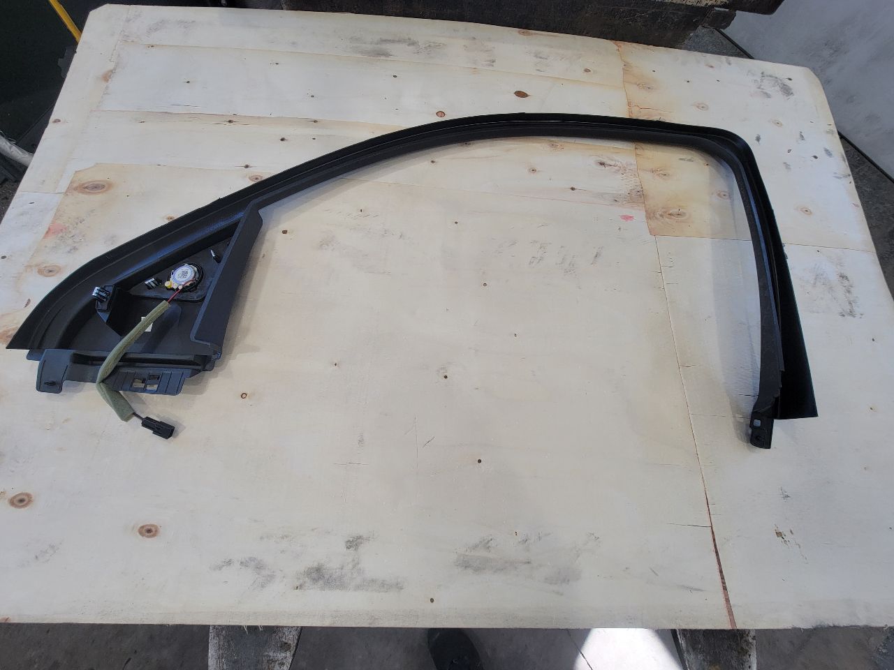 2020 ESCALAESV LH DRIVER UPPER DOOR PANEL TRIM 32078 - image 7