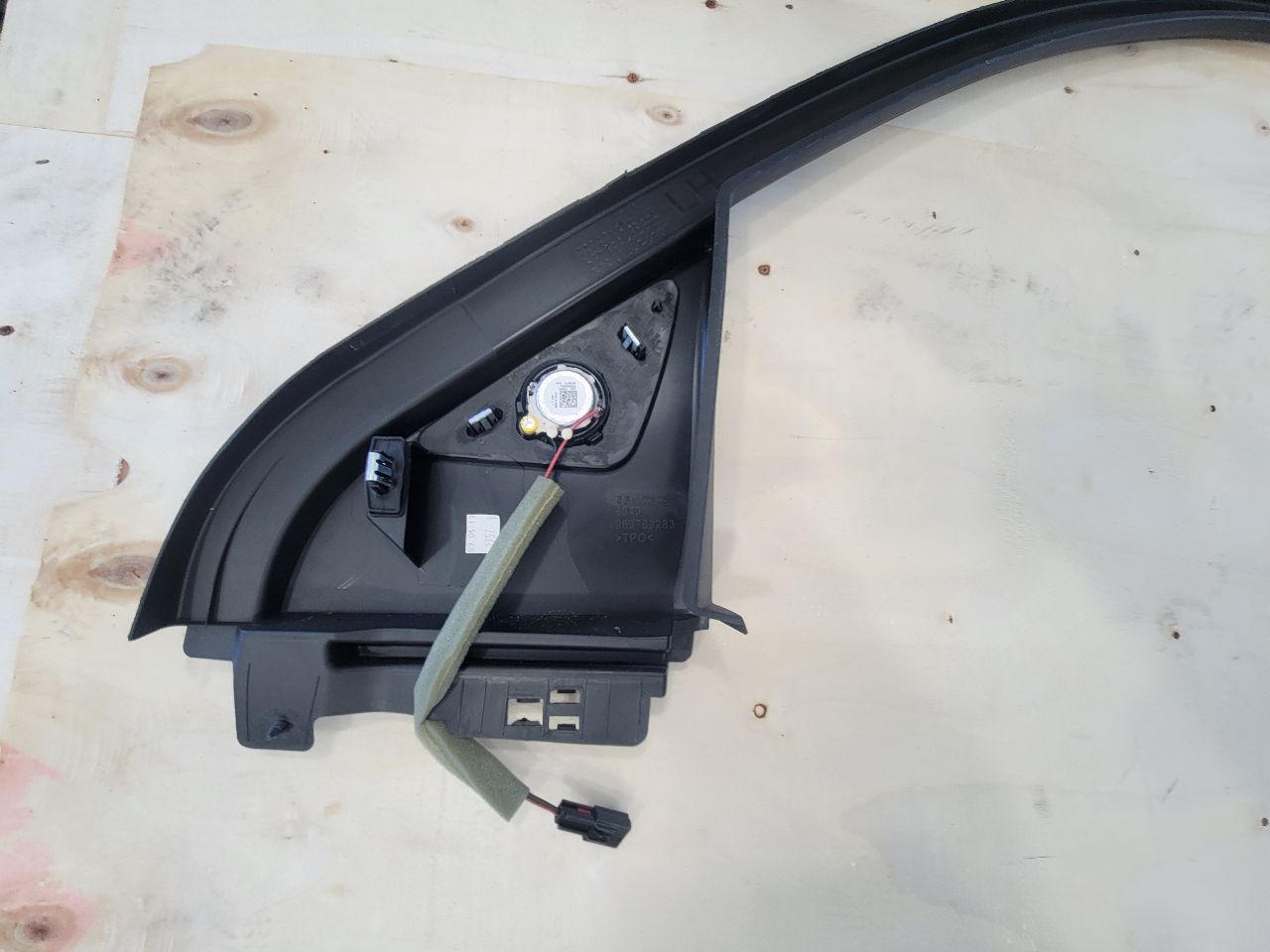 2020 ESCALAESV LH DRIVER UPPER DOOR PANEL TRIM 32078 - image 8