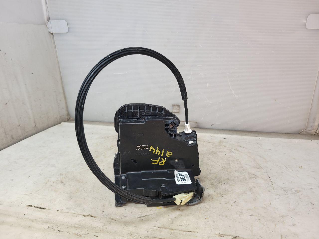2020 ESCALAESV FRONT RH DOOR LATCH 13528335 32080 - image 1