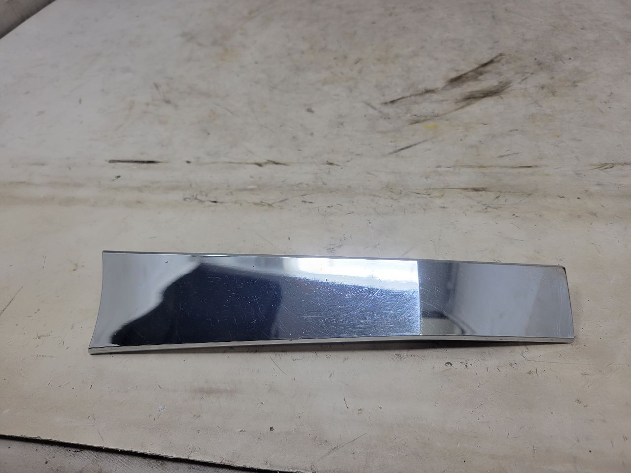 2020 ESCALAESV INSERT W/SCREWS NICE CONDITION 32082 - image 2