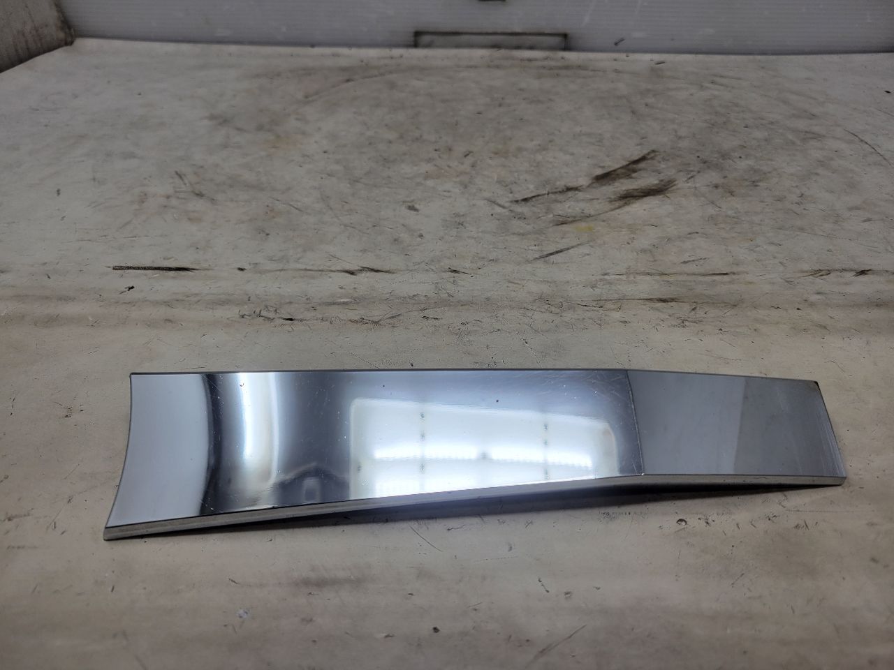 2020 ESCALAESV INSERT W/SCREWS NICE CONDITION 32084 - image 1