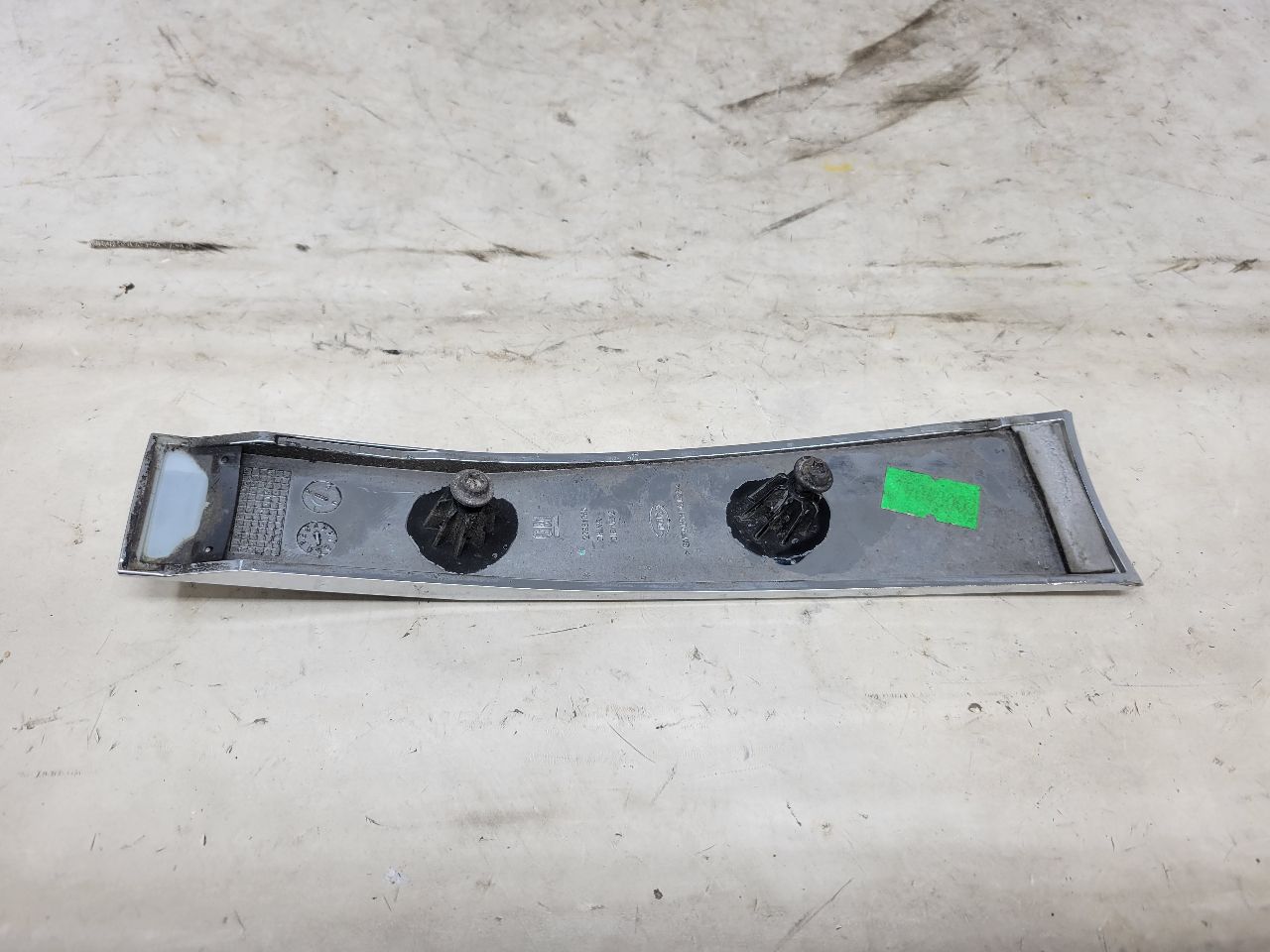 2020 ESCALAESV INSERT W/SCREWS NICE CONDITION 32084 - image 7