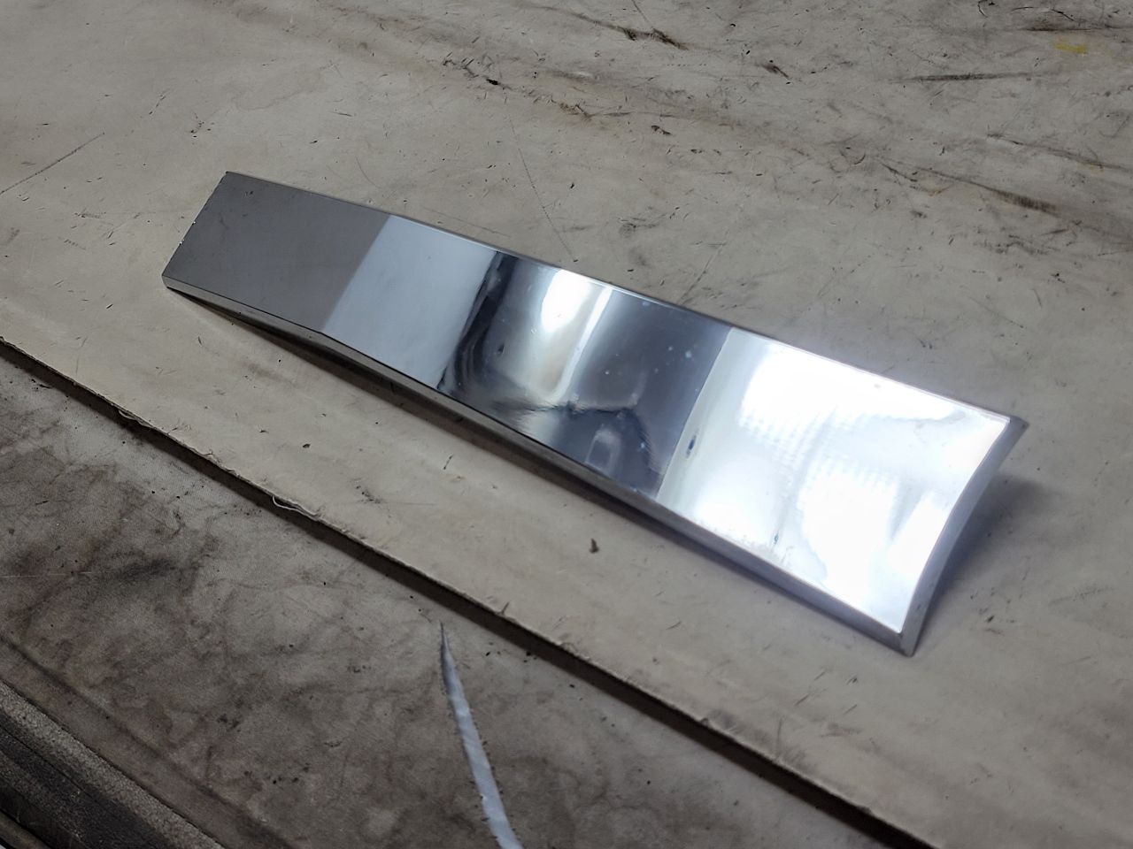 2020 ESCALAESV INSERT W/SCREWS GOOD CONDITION 32086 - image 2