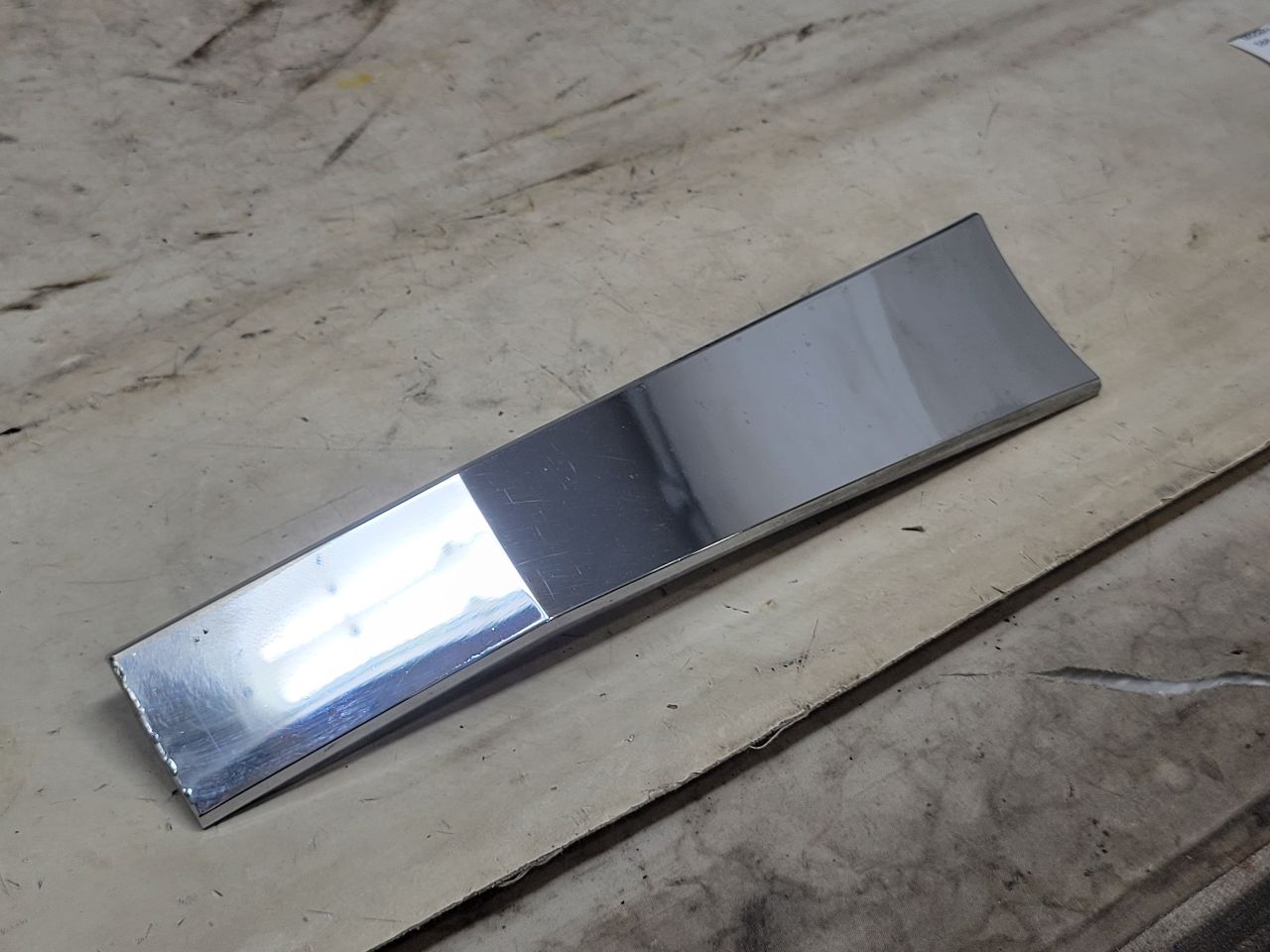 2020 ESCALAESV INSERT W/SCREWS GOOD CONDITION 32086 - image 3