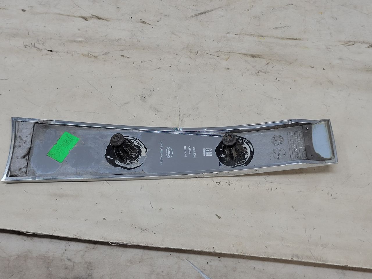 2020 ESCALAESV INSERT W/SCREWS GOOD CONDITION 32086 - image 8