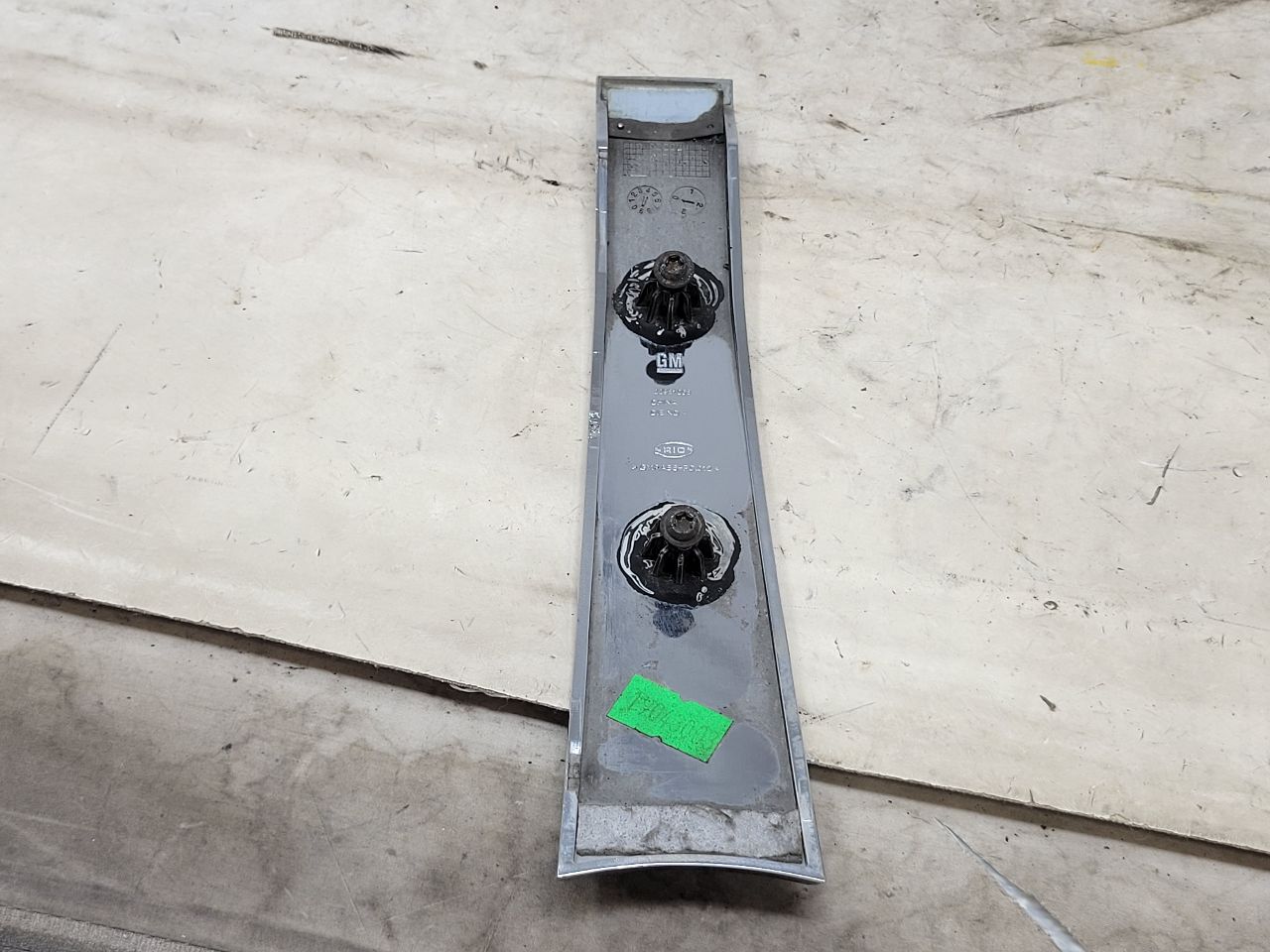 2020 ESCALAESV INSERT W/SCREWS GOOD CONDITION 32086 - image 9