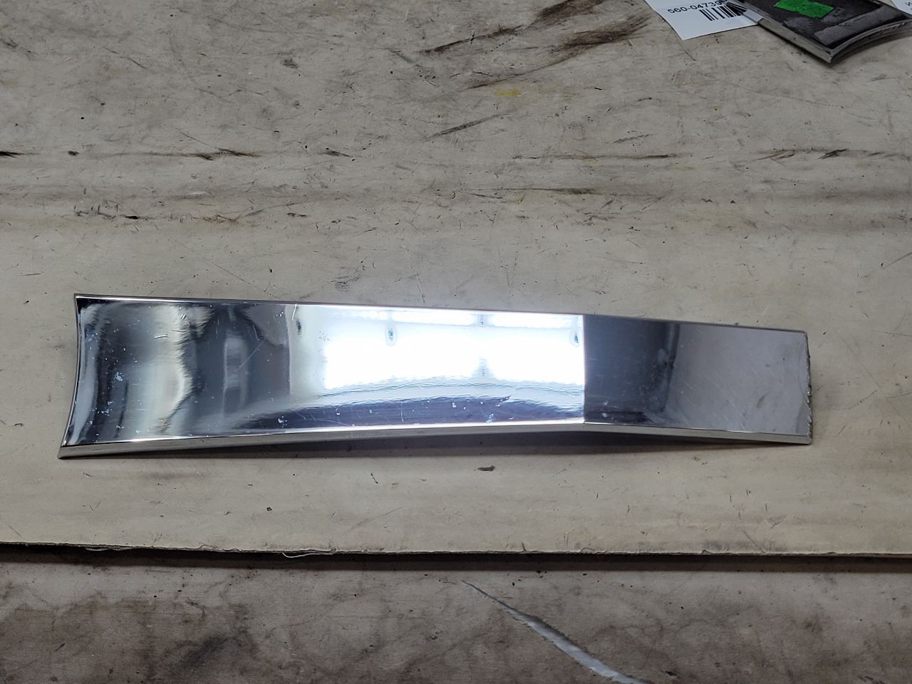 2020 ESCALAESV INSERT W/SCREWS GOOD CONDITION 32087 - image 1