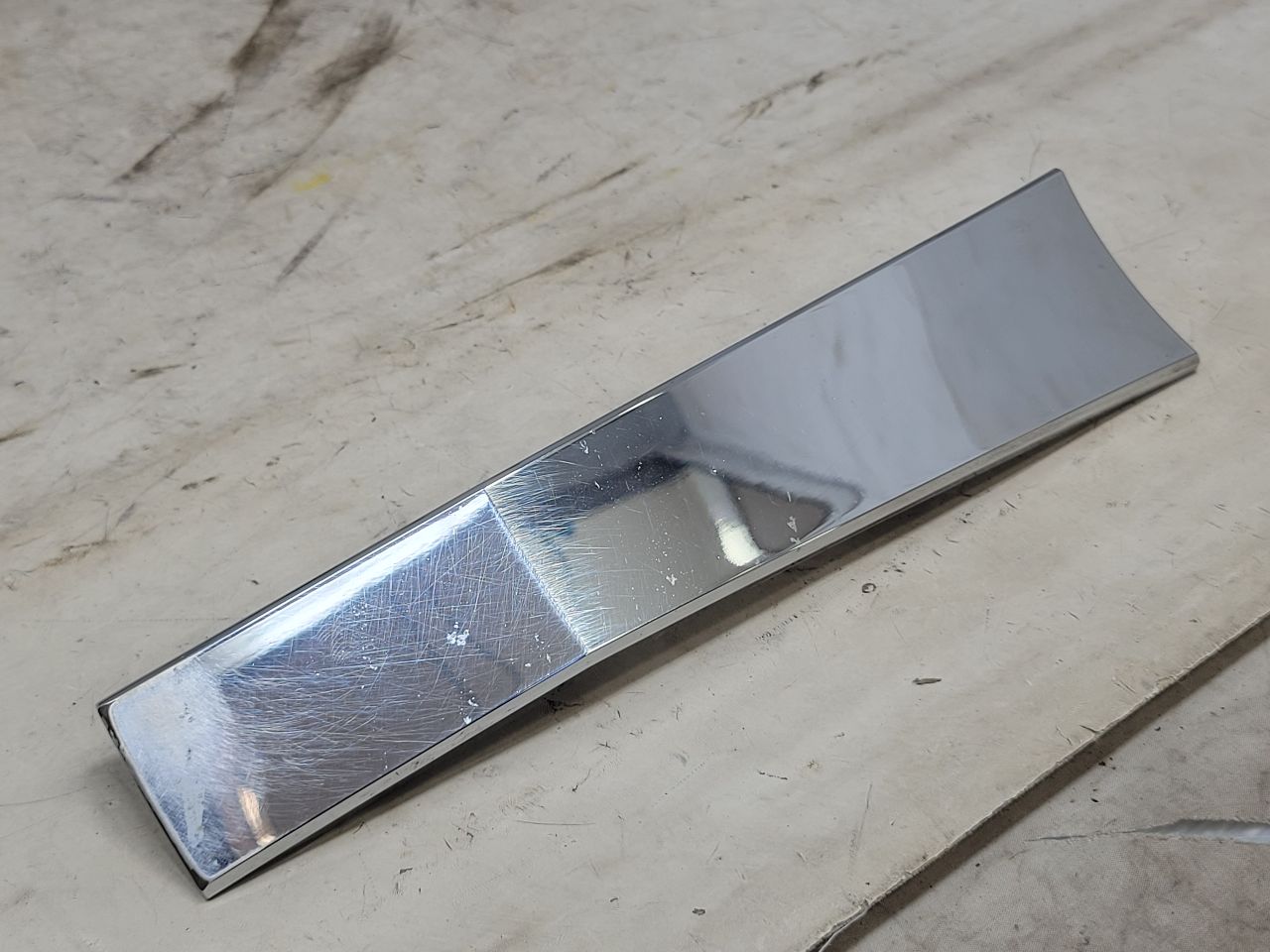 2020 ESCALAESV INSERT W/SCREWS GOOD CONDITION 32089 - image 3