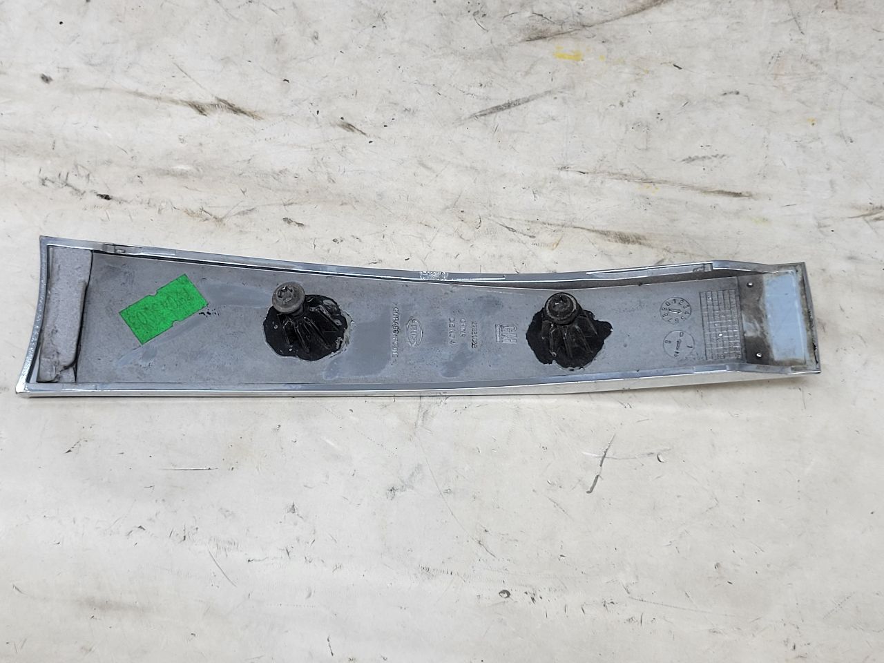 2020 ESCALAESV INSERT W/SCREWS GOOD CONDITION 32091 - image 8