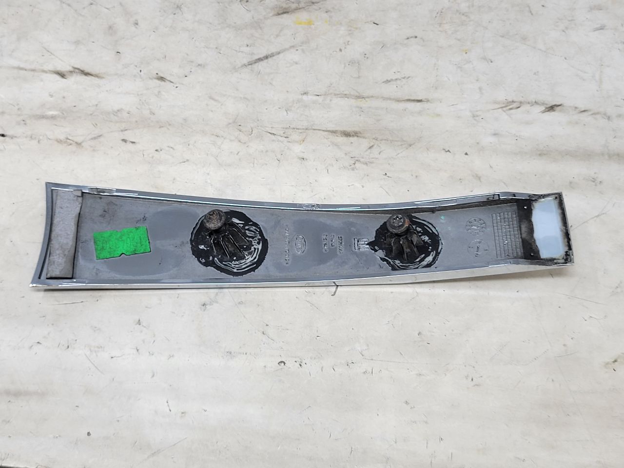2020 ESCALAESV INSERT W/SCREWS GOOD CONDITION 32093 - image 8