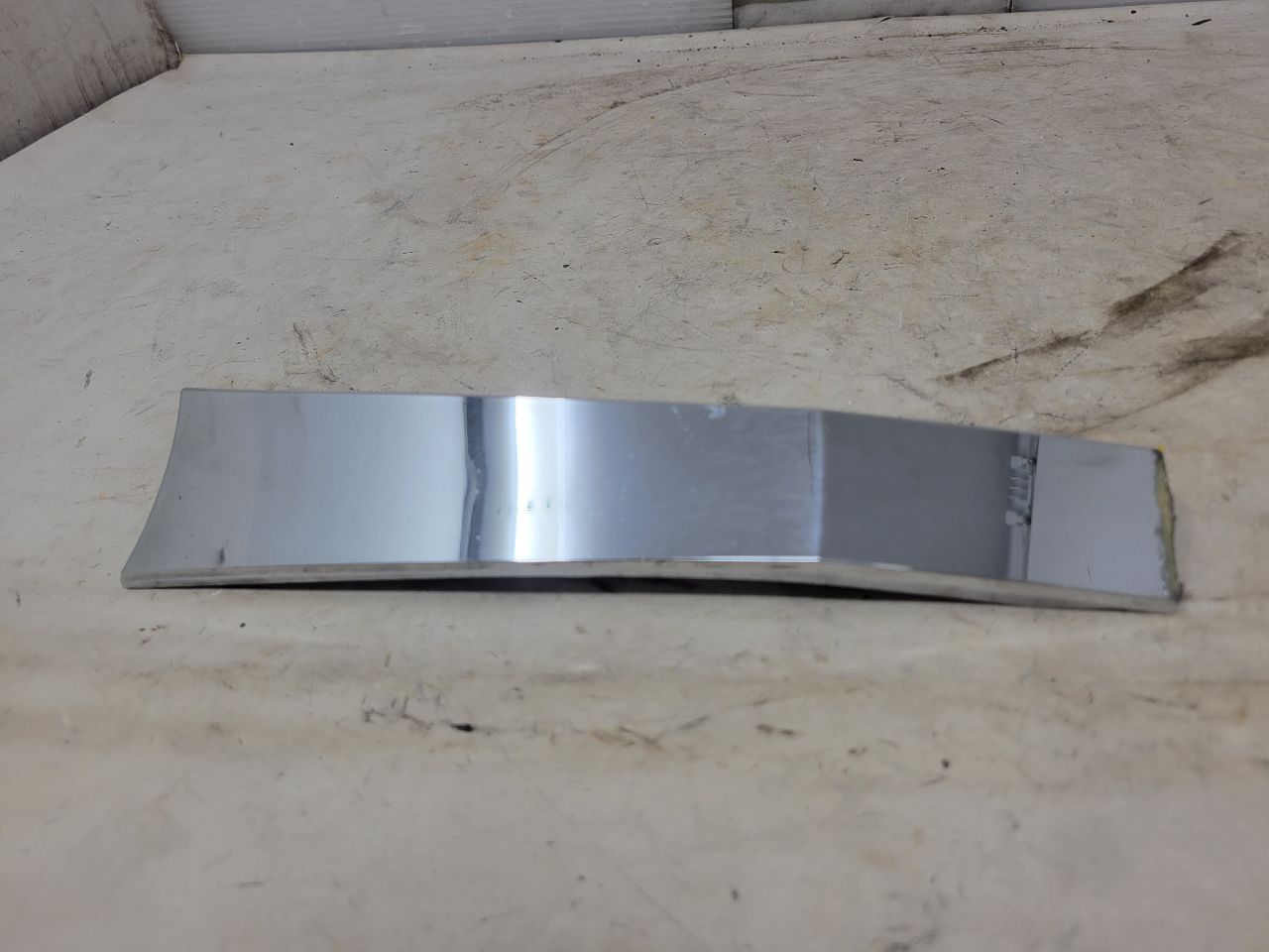 2020 ESCALAESV INSERT W/SCREWS FAIR CONDITION 32101 - image 1