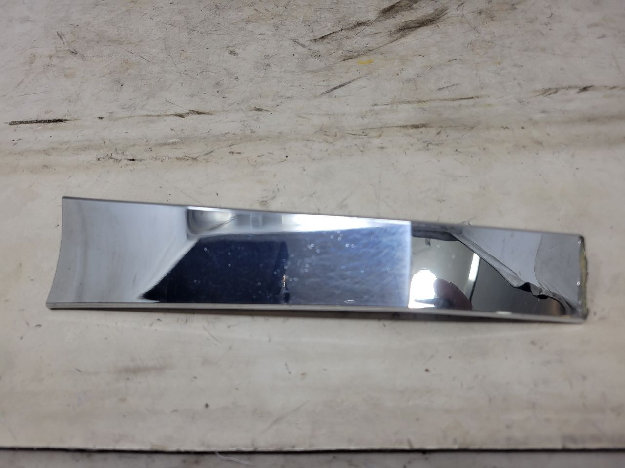 2020 ESCALAESV INSERT W/SCREWS FAIR CONDITION 32101 - image 2