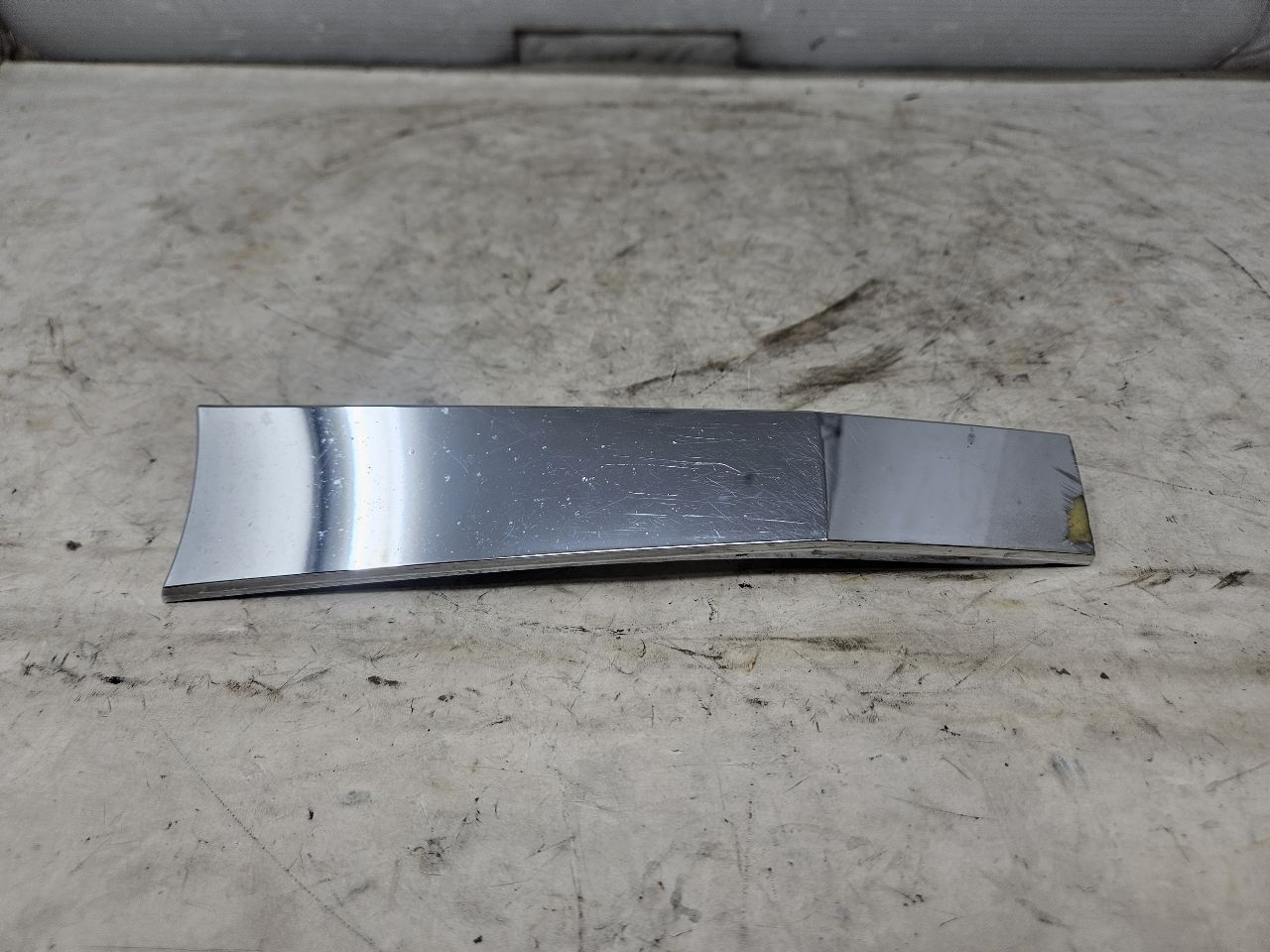 2020 ESCALAESV INSERT W/SCREWS FAIR CONDITION 32102 - image 1