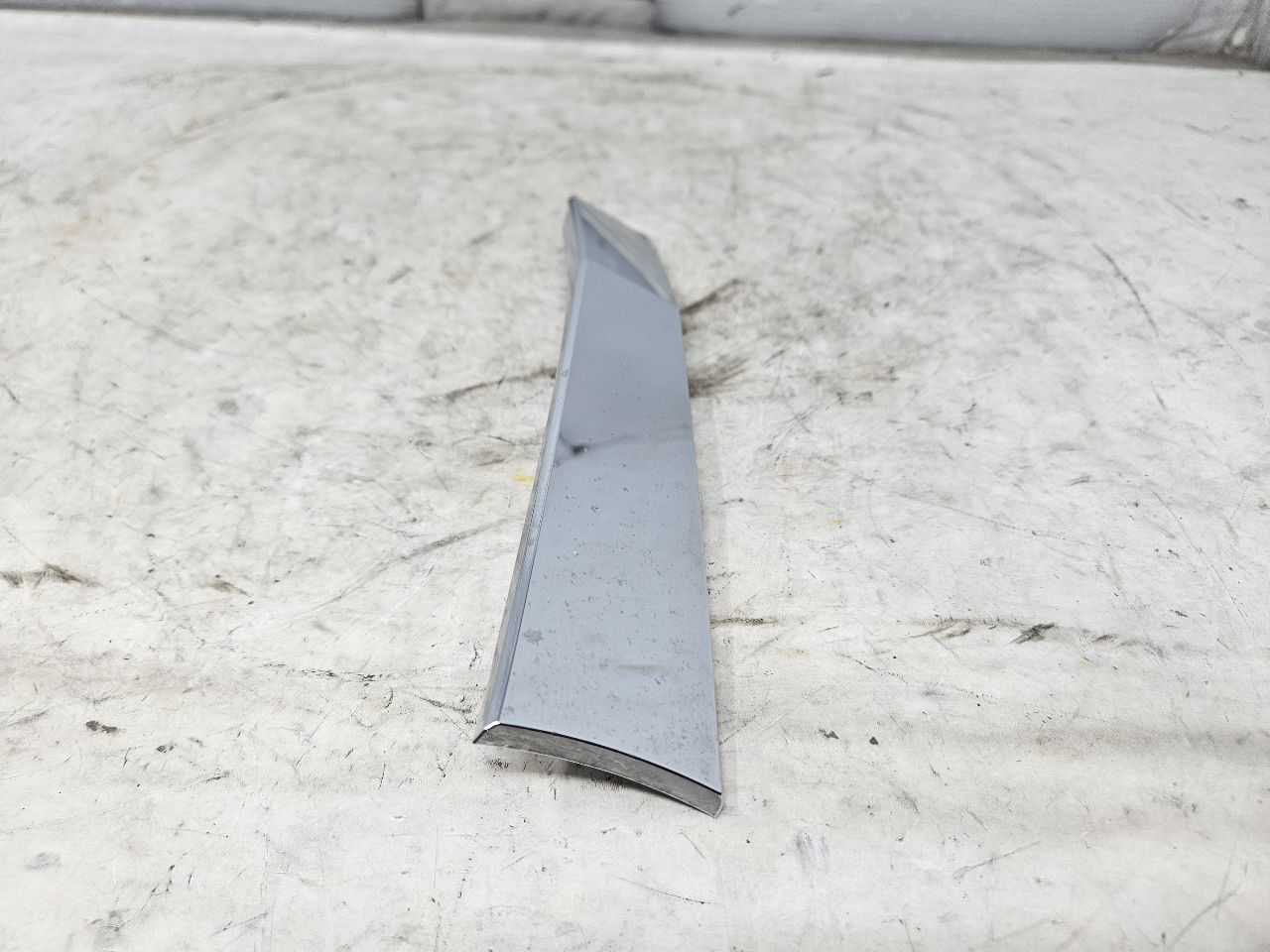 2020 ESCALAESV INSERT W/SCREWS FAIR CONDITION 32102 - image 4