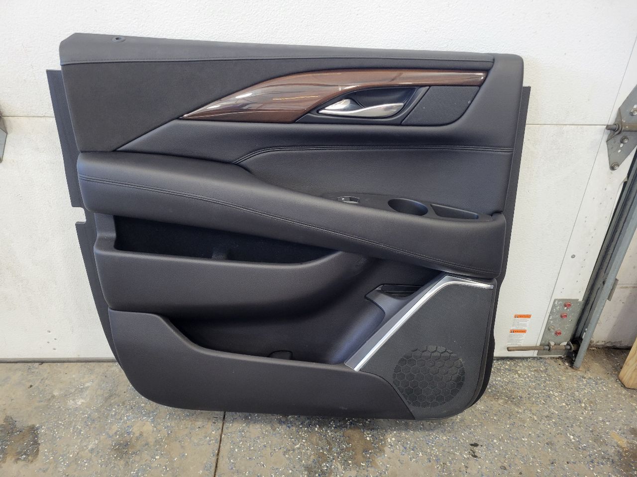2020 ESCALAESV REAR LH DOOR TRIM PANEL BLACK ESV 32106 - image 1
