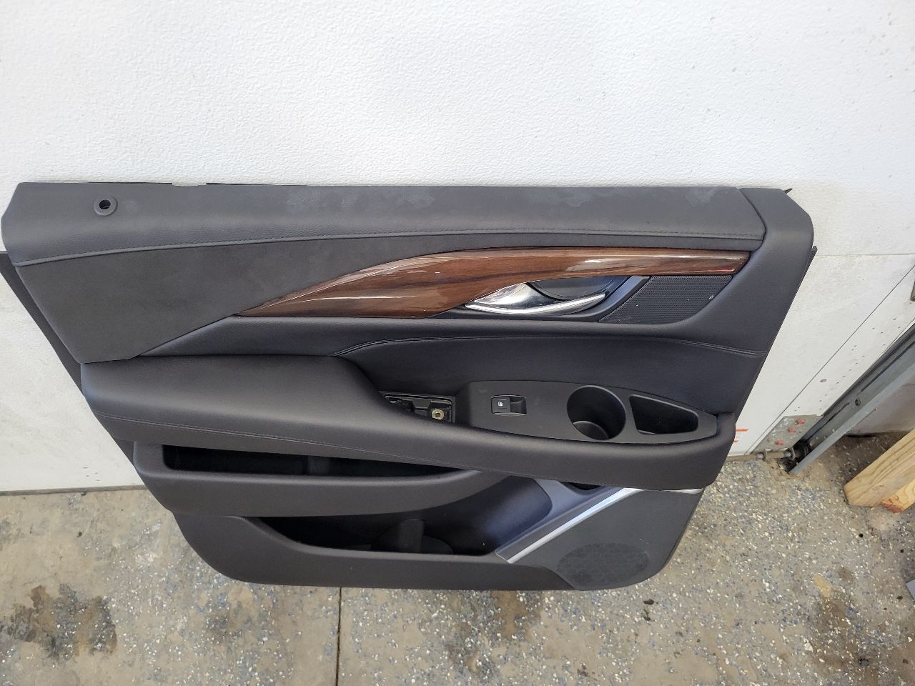 2020 ESCALAESV REAR LH DOOR TRIM PANEL BLACK ESV 32106 - image 2