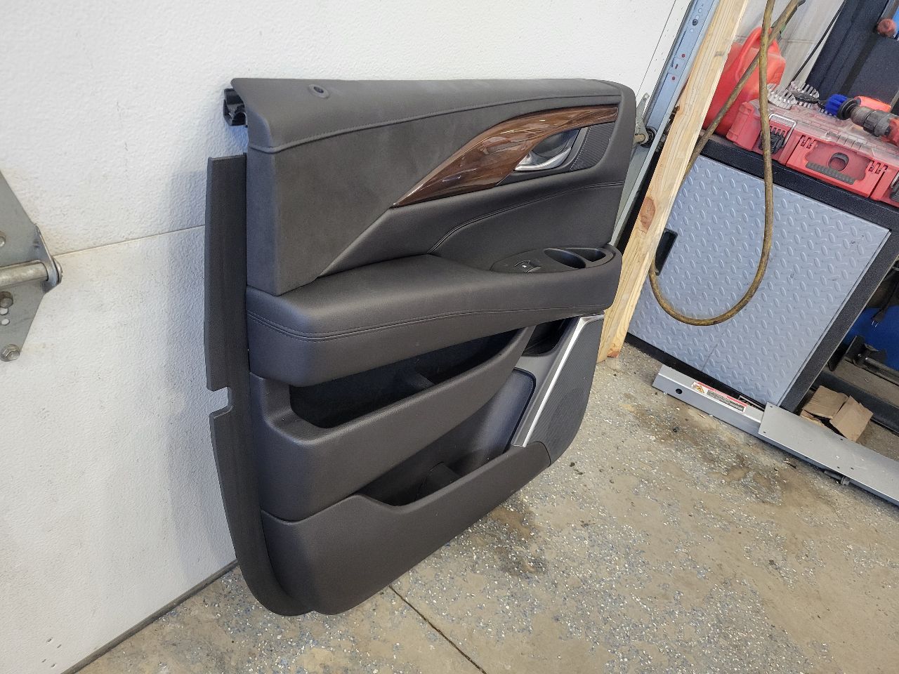 2020 ESCALAESV REAR LH DOOR TRIM PANEL BLACK ESV 32106 - image 3