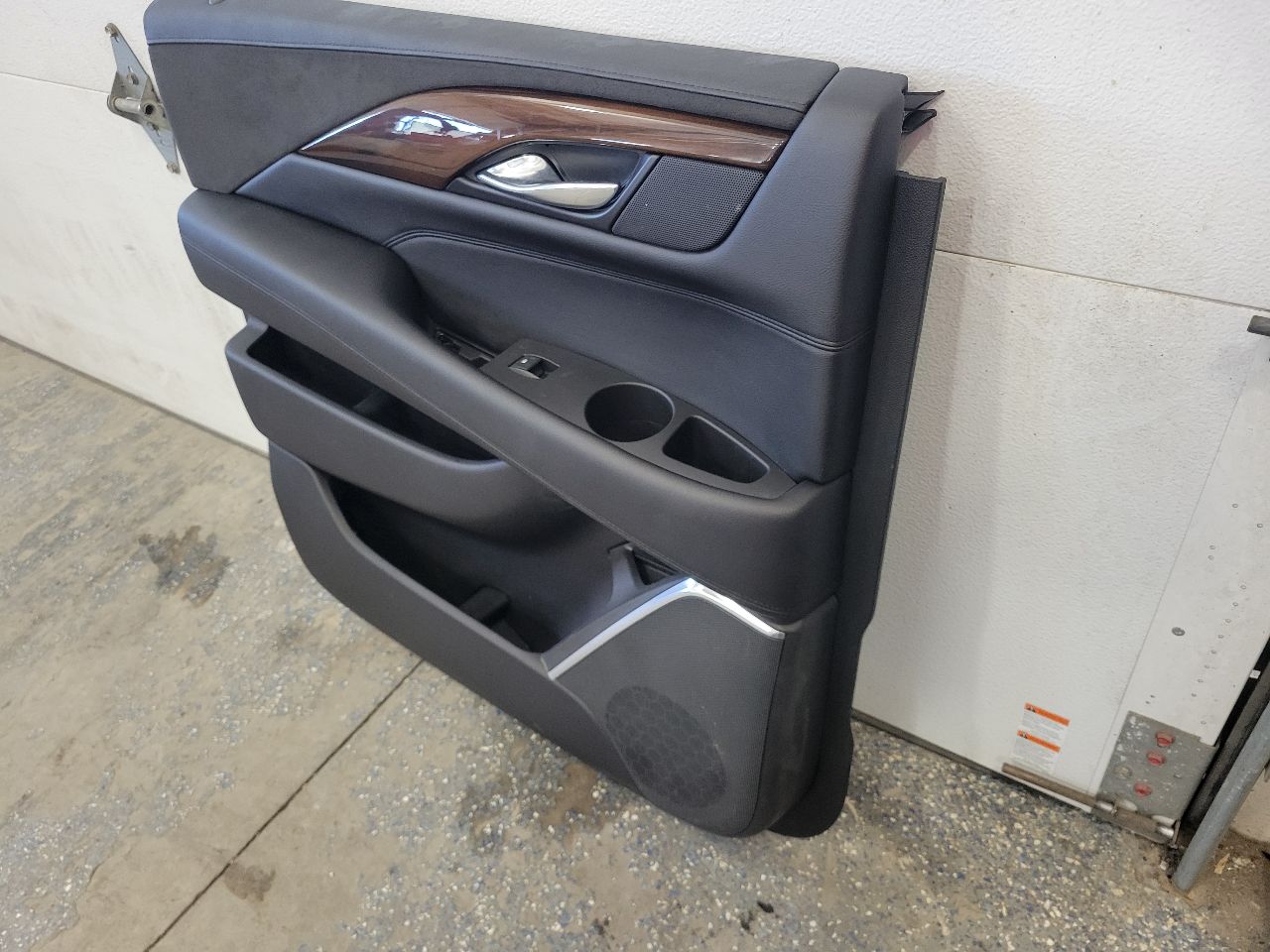 2020 ESCALAESV REAR LH DOOR TRIM PANEL BLACK ESV 32106 - image 4
