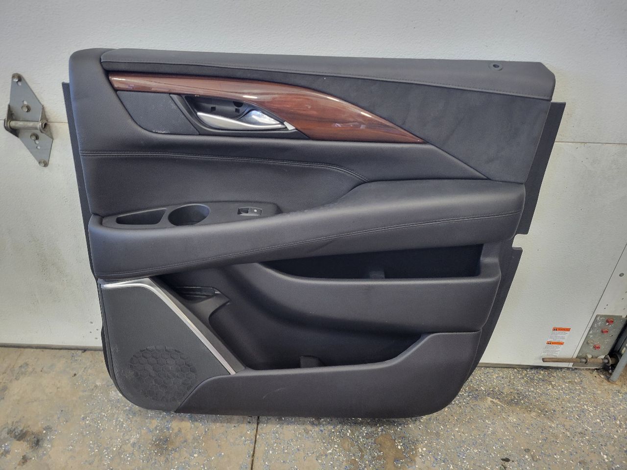 2020 ESCALAESV REAR RH DOOR TRIM PANEL BLACK ESV 32107 - image 1