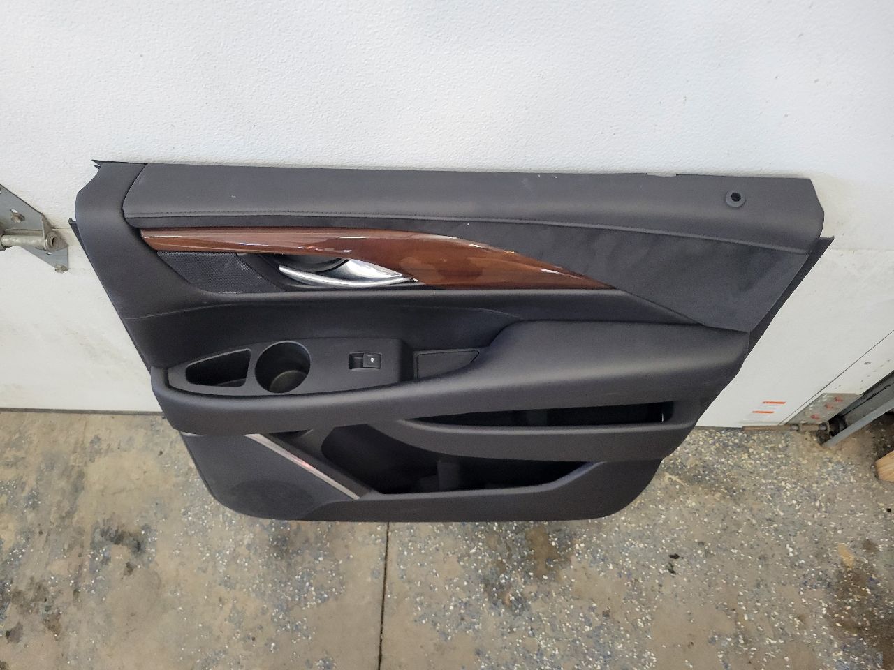 2020 ESCALAESV REAR RH DOOR TRIM PANEL BLACK ESV 32107 - image 2