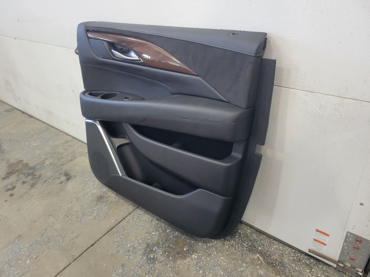 2020 ESCALAESV REAR RH DOOR TRIM PANEL BLACK ESV 32107 - image 3