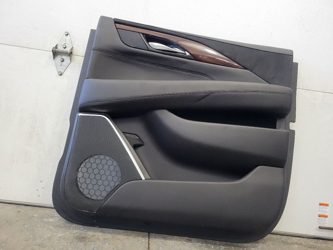 2020 ESCALAESV REAR RH DOOR TRIM PANEL BLACK ESV 32107 - image 5