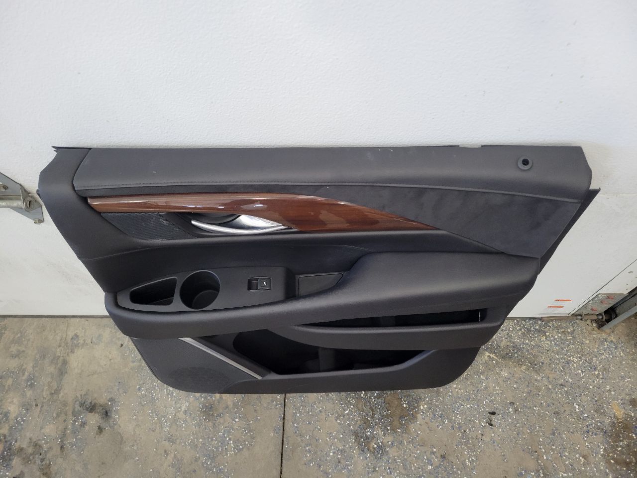 2020 ESCALAESV REAR RH DOOR TRIM PANEL BLACK ESV 32107 - image 6