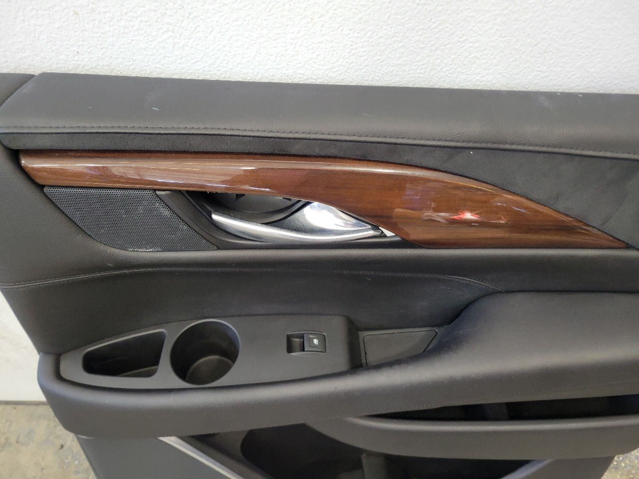 2020 ESCALAESV REAR RH DOOR TRIM PANEL BLACK ESV 32107 - image 7