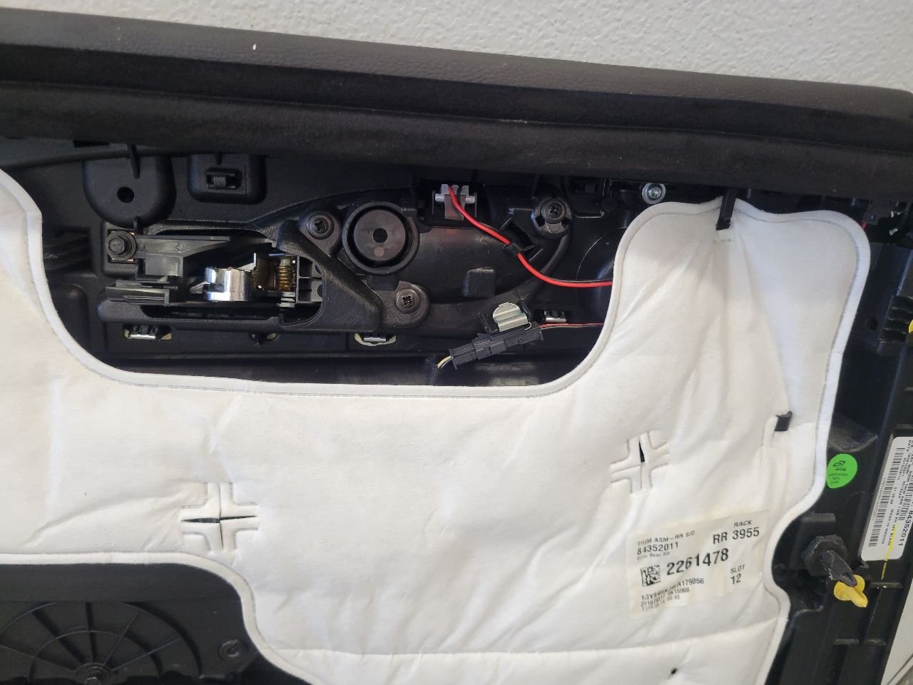 2020 ESCALAESV REAR RH DOOR TRIM PANEL BLACK ESV 32107 - image 9